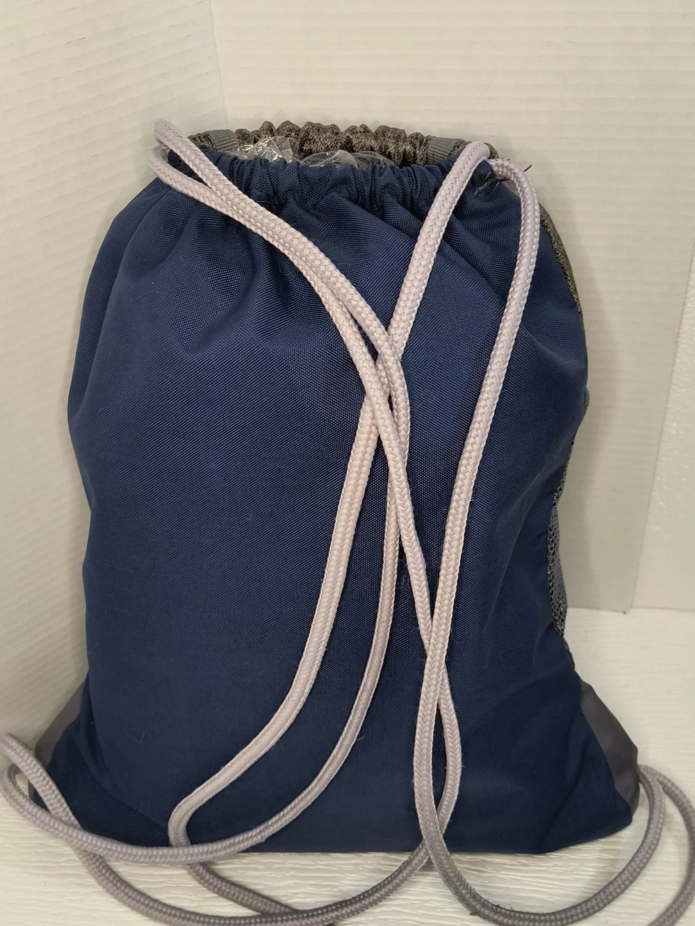 adidas Men’s Gray & Navy Drawstring Gym Bag